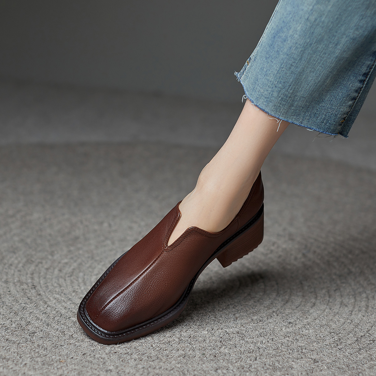 Lookbook (W) Luiza Barcelos 复古方头厚底高跟鞋 '棕色皮革' X901109