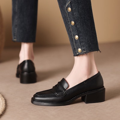 (W) Luiza Barcelos复古方头粗跟“黑色皮革” X901042 Lookbook (W) Luiza Barcelos复古方头粗跟“黑色皮革” X901042