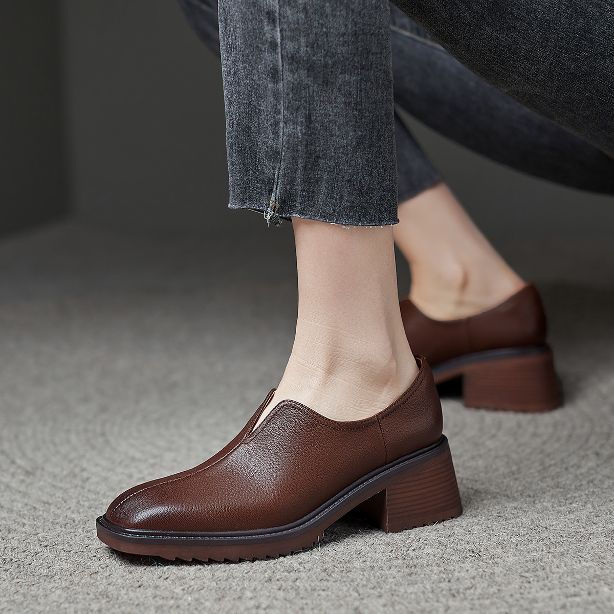 Shop (W) Luiza Barcelos 复古方头厚底高跟鞋 '棕色皮革' X901109