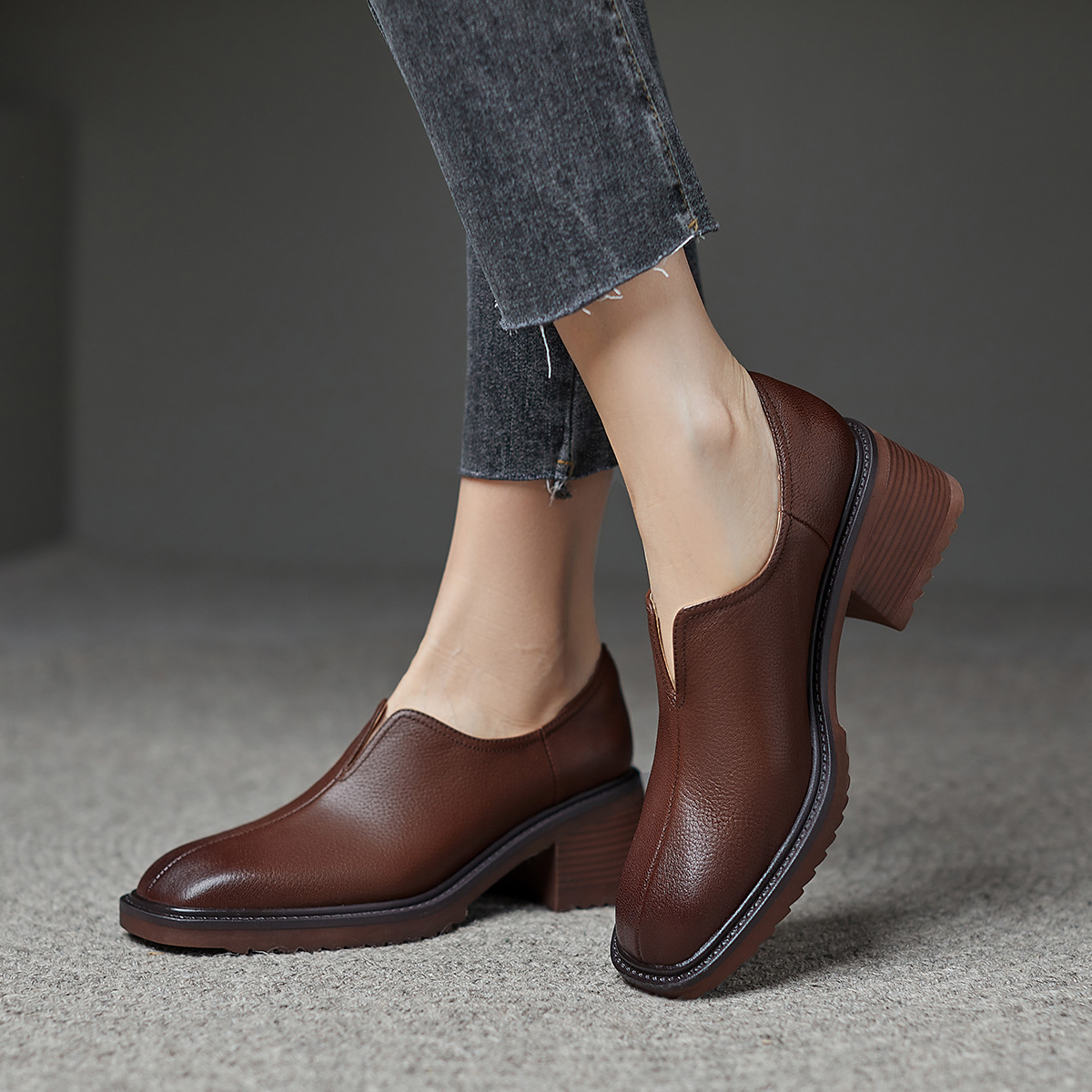 Details for (W) Luiza Barcelos 复古方头厚底高跟鞋 '棕色皮革' X901109