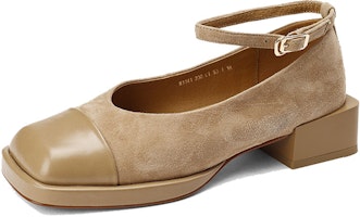 (W) Luiza Barcelos Tumit Blok Buckle Hujung Bulat 'Apricot Suede' X901021 Lookbook (W) Luiza Barcelos Tumit Blok Buckle Hujung Bulat 'Apricot Suede' X901021