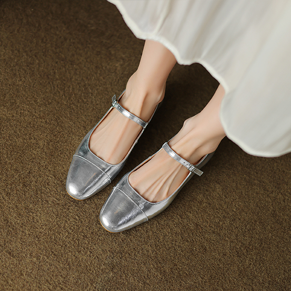 Lookbook (W) （女性用）ルイザ・バルセロス ラウンドトウバックルフラット「シルバーカジュアル」X901927 X901927