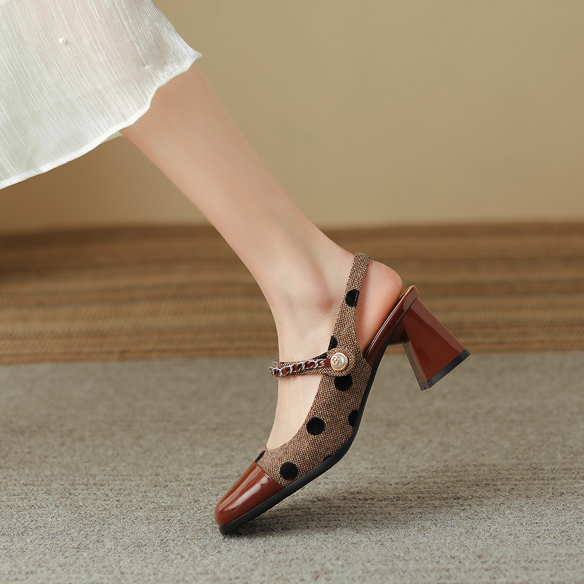 Purchase (W) Luiza Barcelos Sandale mit Rundzehen und Chunky Heel ''Rötlich Braun'' X901077