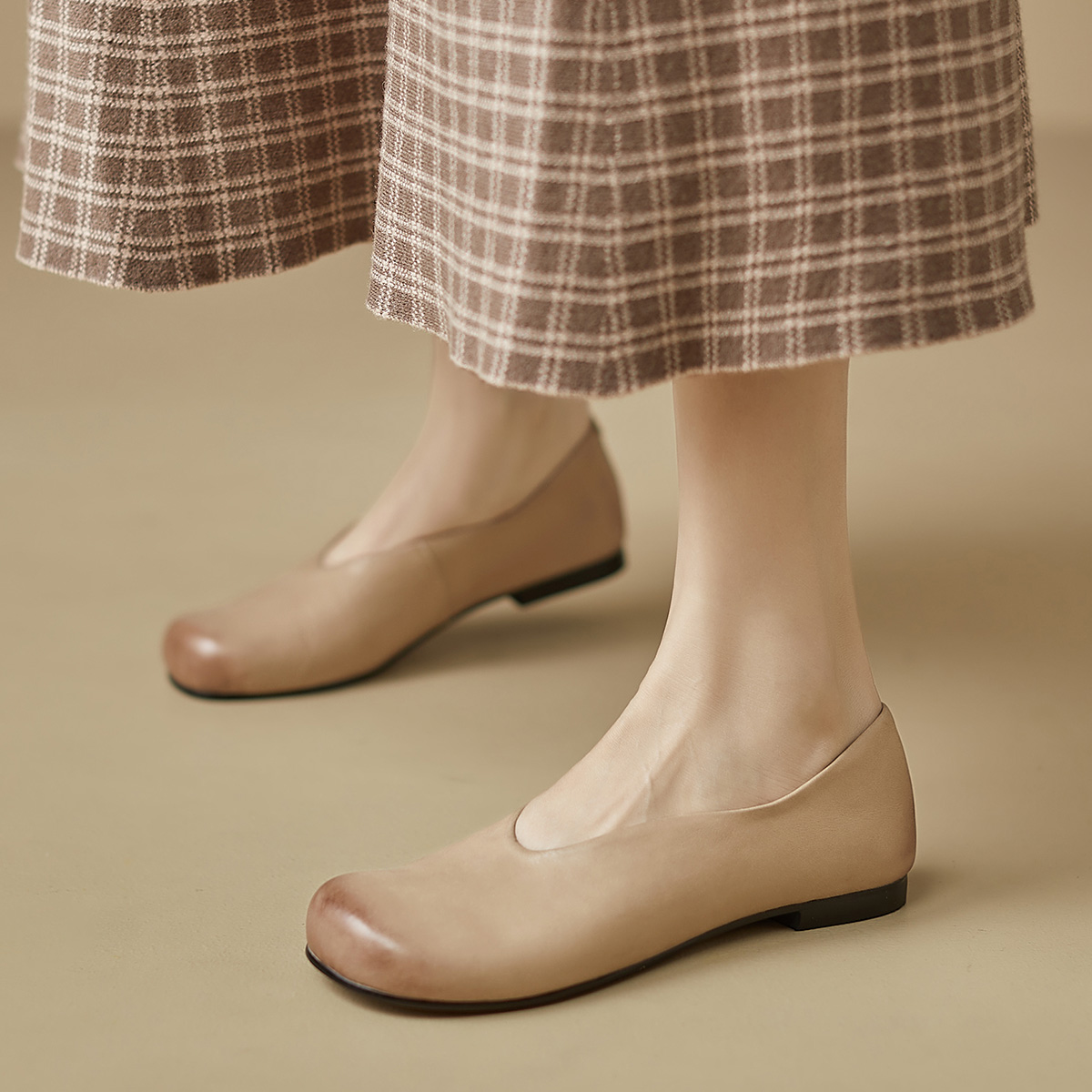 Purchase (Women) Luiza Barcelos Round Toe Deep V Casual Flat 'Apricot' X901106