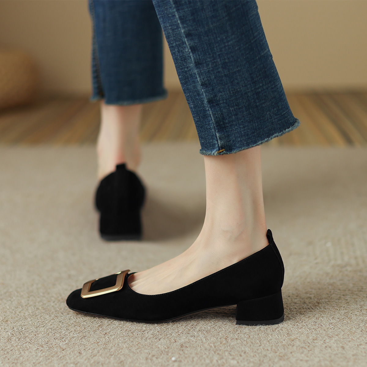 (W) Luiza Barcelos Round Toe Metallic Buckle Chunky Heel 'Suede' 圖 6