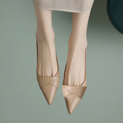 Luiza Barcelos 牛皮 優雅尖頭通勤 休閒單鞋 1.5cm 女款 杏色 Order Luiza Barcelos 牛皮 優雅尖頭通勤 休閒單鞋 1.5cm 女款 杏色