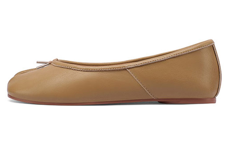 Buy (W) (女性用) Luiza Barcelos スプリットトゥ シープスキン フラットシューズ 'シングルシュー' X900821 X900821