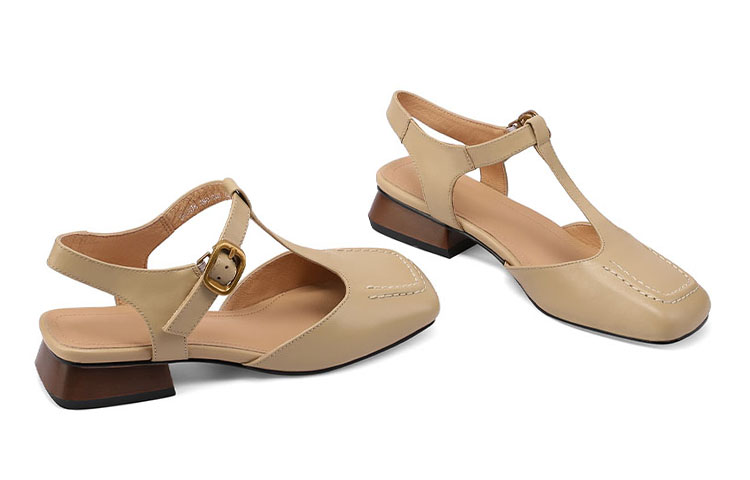 Shop (W) （女性用）ルイザバルセロス スクエアトゥ バックル ブロックヒール「アプリコット」X901082 X901082