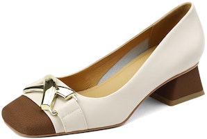 Luiza Barcelos 牛皮 金屬扣飾方頭 粗跟 高跟鞋 女款 米棕色 Lookbook Luiza Barcelos 牛皮 金屬扣飾方頭 粗跟 高跟鞋 女款 米棕色