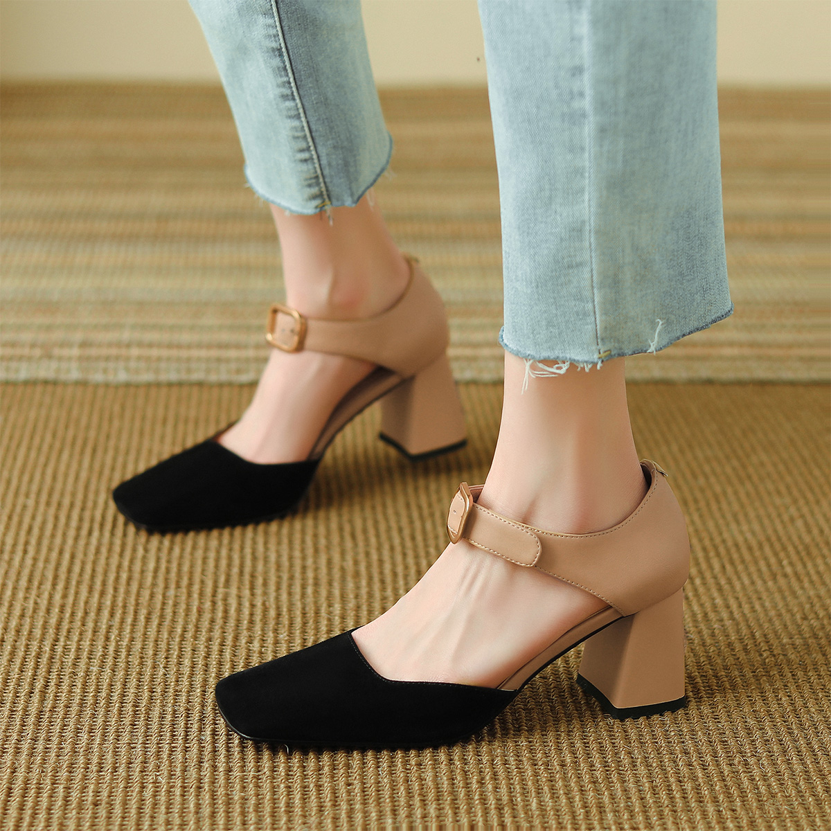 Lookbook (W) Luiza Barcelos Sepatu Chunky Heel Ujung Kotak 'Apricot' X901326