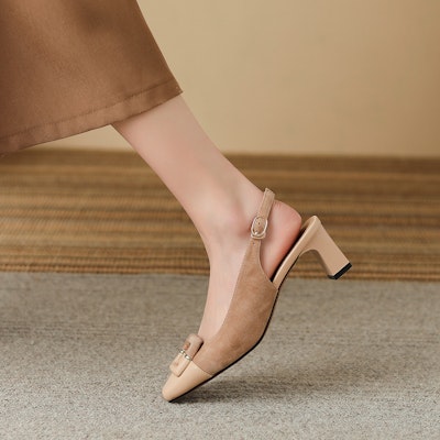 路易莎·巴塞羅斯 PU 拼接方頭粗跟高跟鞋 女款 杏色 Lookbook 路易莎·巴塞羅斯 PU 拼接方頭粗跟高跟鞋 女款 杏色