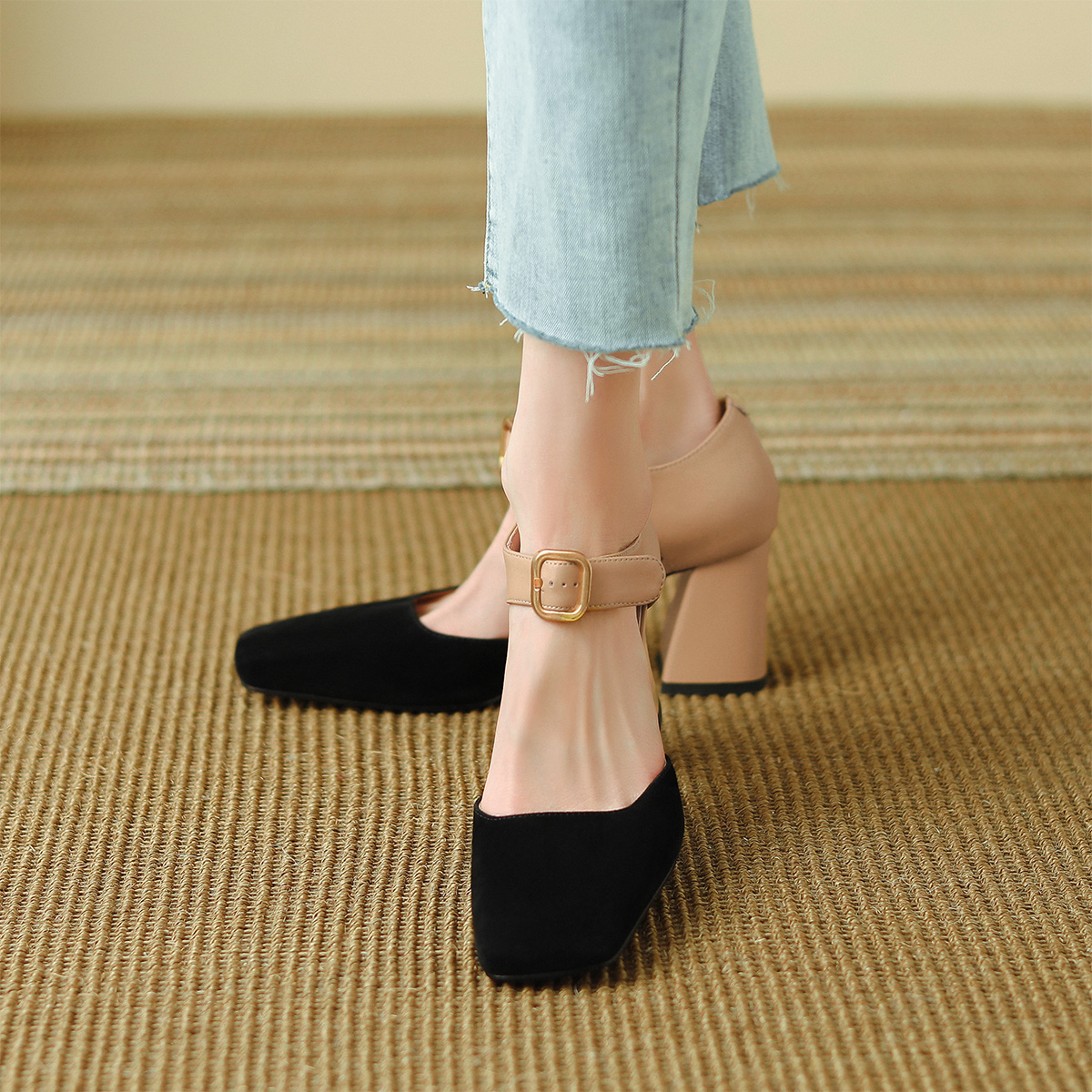 Purchase (W) Luiza Barcelos Sepatu Chunky Heel Ujung Kotak 'Apricot' X901326