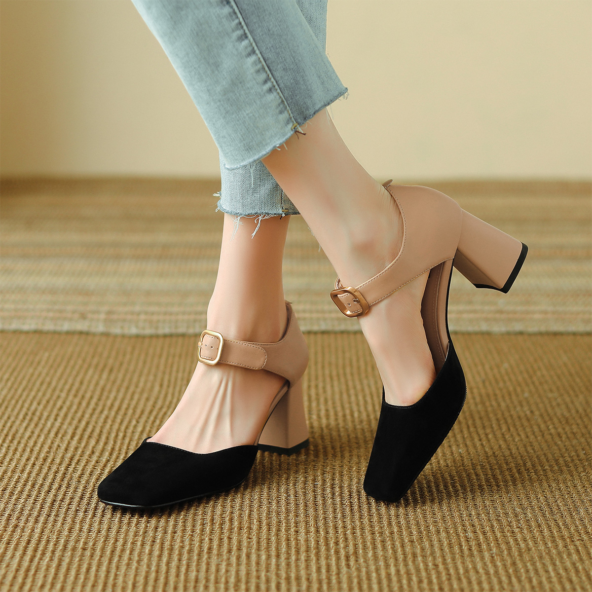 Details for (W) Luiza Barcelos Sepatu Chunky Heel Ujung Kotak 'Apricot' X901326