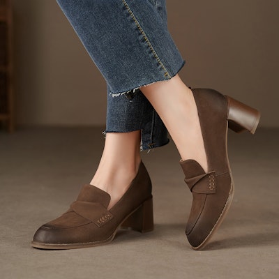 (W) Luiza Barcelos Square Toe Chunky Heel 'Retro Brown' Sepatu Hak Tebal Cokelat Retro X901908 Details for (W) Luiza Barcelos Square Toe Chunky Heel 'Retro Brown' Sepatu Hak Tebal Cokelat Retro X901908