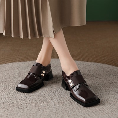 (W) Luiza Barcelos Sepatu Chunky Heel Coklat dengan Pita Elastis Kotak. X900568 Details for (W) Luiza Barcelos Sepatu Chunky Heel Coklat dengan Pita Elastis Kotak. X900568