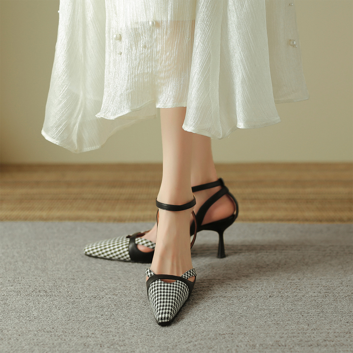 Lookbook (W) Luiza Barcelos Stiletto 'Houndstooth Hitam dan Putih' X901451