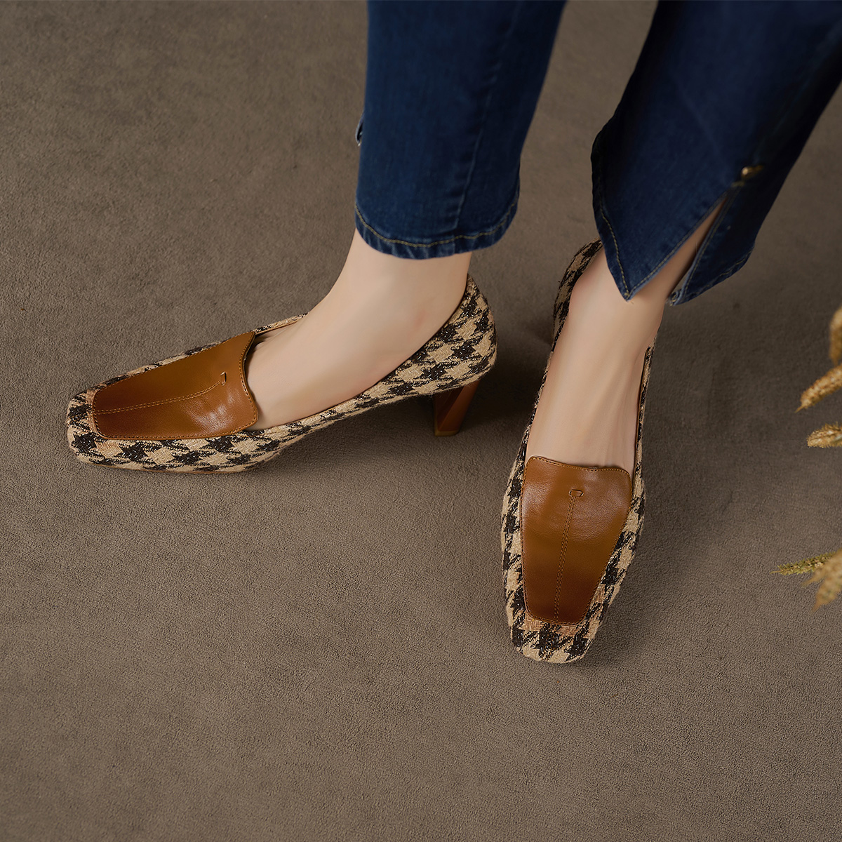 Sizing (W) Luiza Barcelos Stiletto 'Retro Pata de Gallo Marrón' X901945