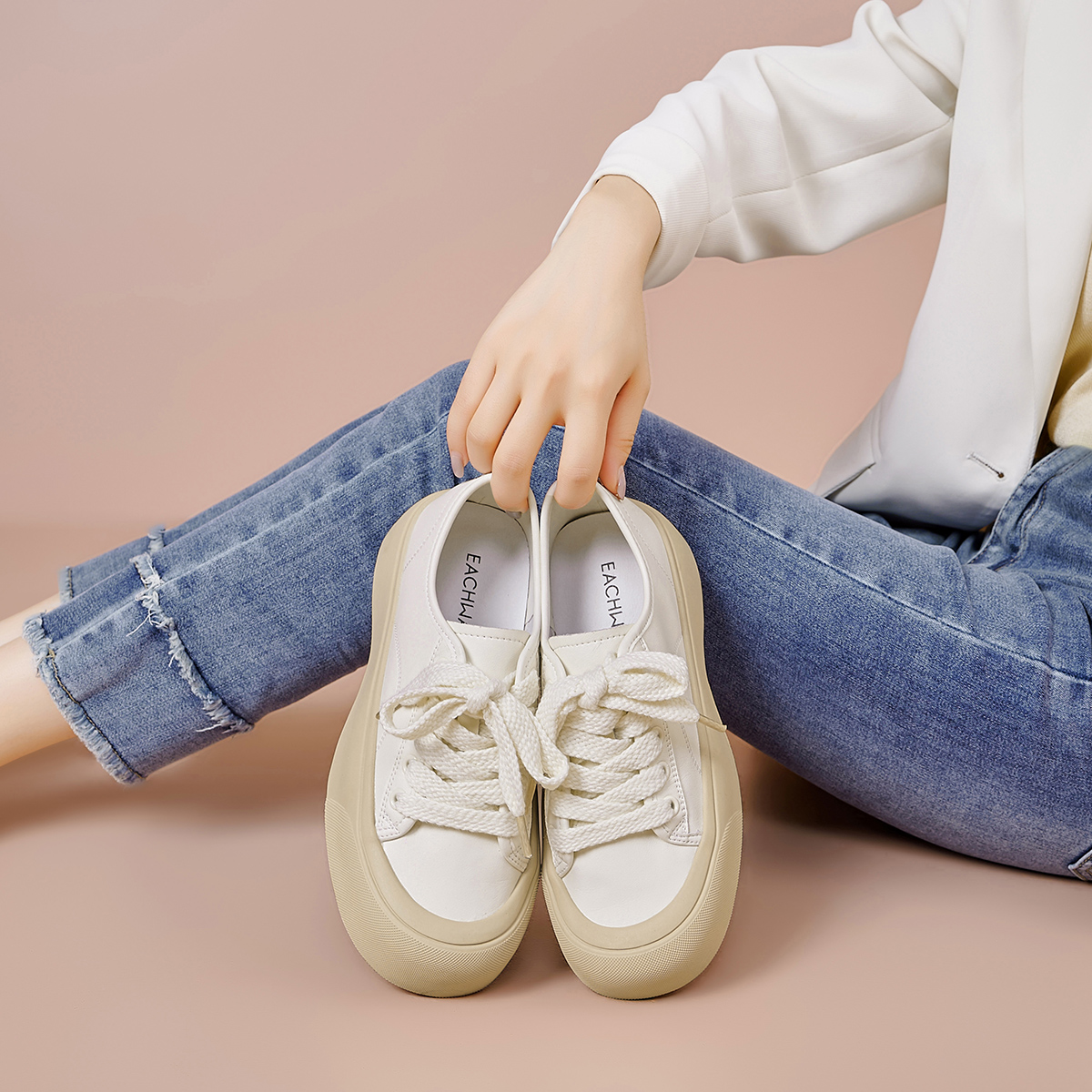 (W) Luiza Barcelos Synthetic Leather Low Top 'Beige Chunky Cute' 圖 4