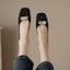 Lookbook (W) Luiza Barcelos Kasut Rata Kasual Hujung Petak 'Kulit Biri Hitam' Velvet X901969