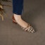 Sizing (W) Luiza Barcelos Tumit Tebal Coklat dengan Gesper Logam & Houndstooth Vintage X901922