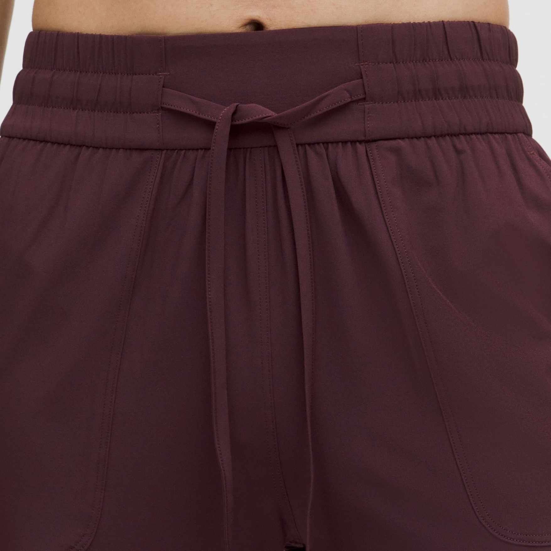 Sizing (W) 룰루레몬 미드라이즈 캐주얼 풀온 팬츠 28" - 기본, 편안함, 스타일리시. LW5IB9A