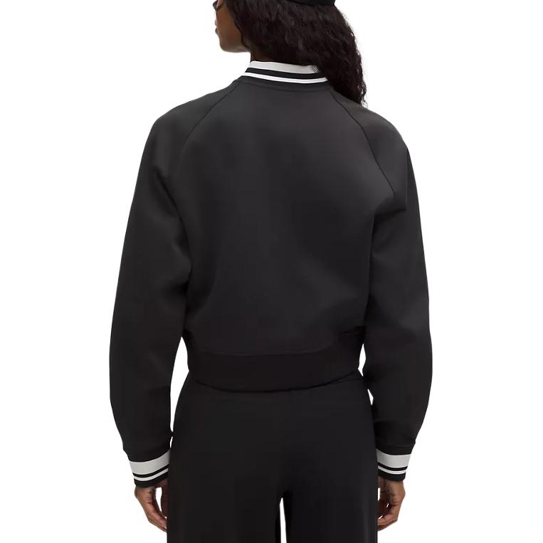 Lookbook (W) Lululemon Jaket Varsity Lengan Panjang Fit Longgar Kalis Angin. LW3JG2S