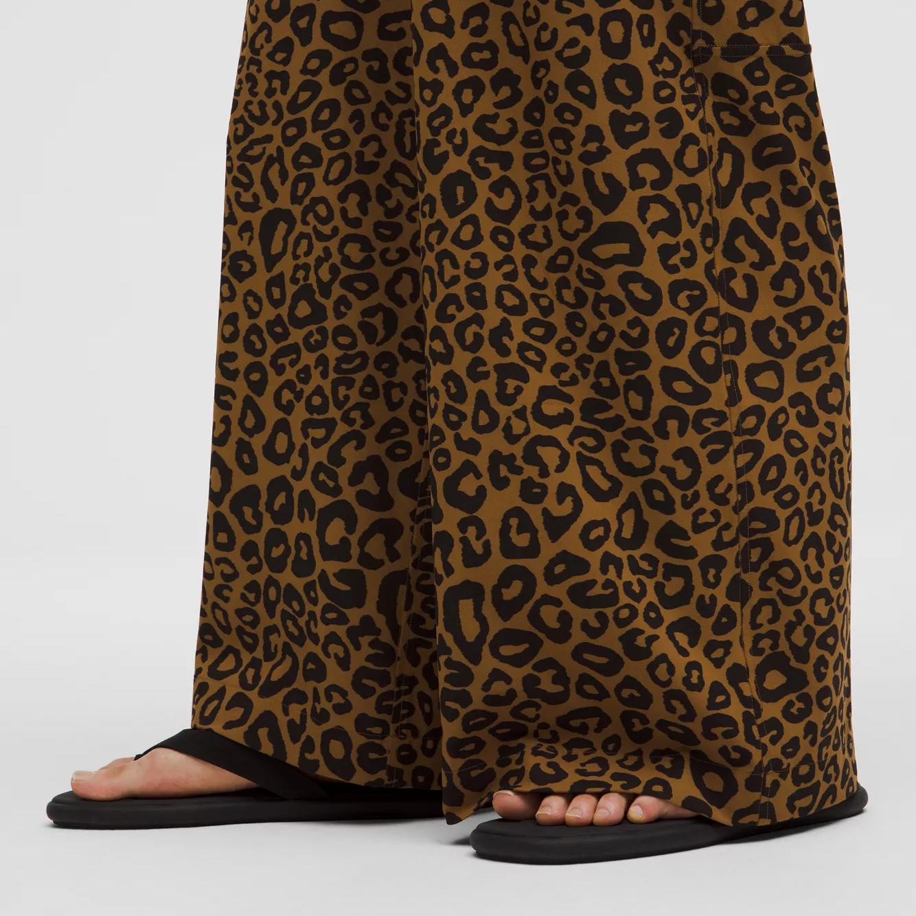 Purchase (W) 룰루레몬 스위프트 와이드 레그 풀렌스 미드라이즈 캐주얼 팬츠. LW5FTPA