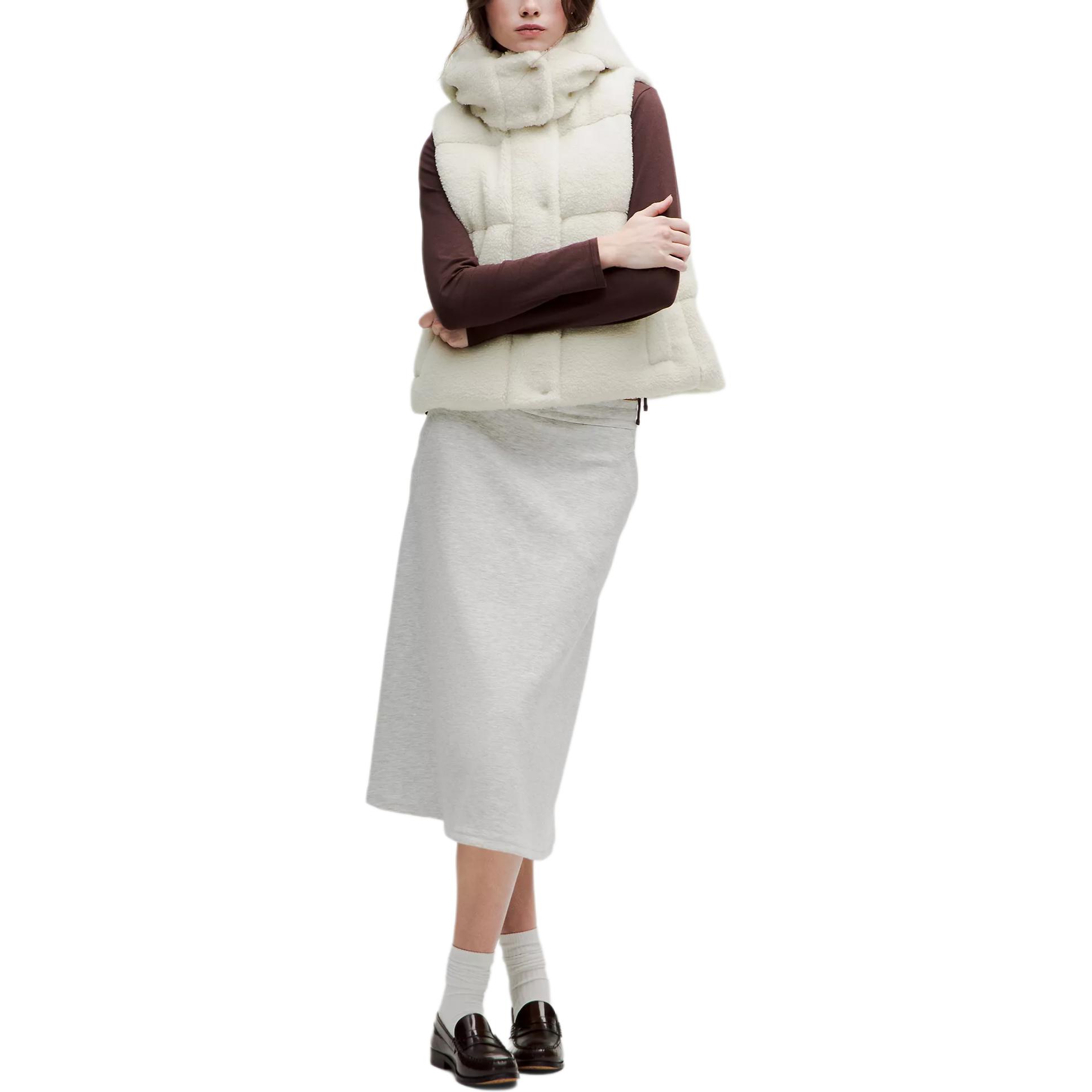 Lookbook (Women) Lululemon  Wunder Puff 550 Down Fill Waterproof Windproof Vest. LW4CJKS