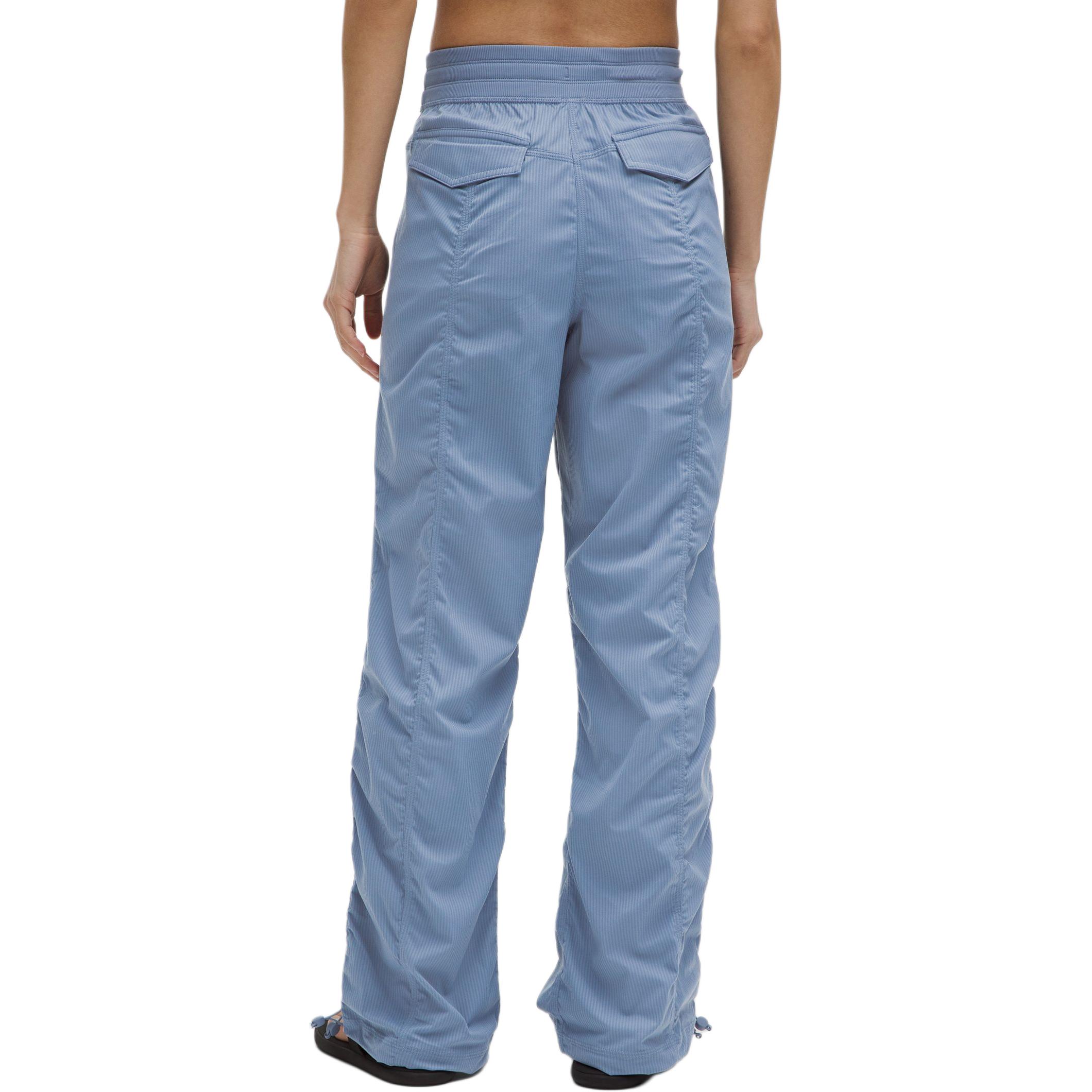 Lookbook (W) Lululemon Dance Studio SS25 Celana Santai Mid-Rise Stretchy. LW5HUSA