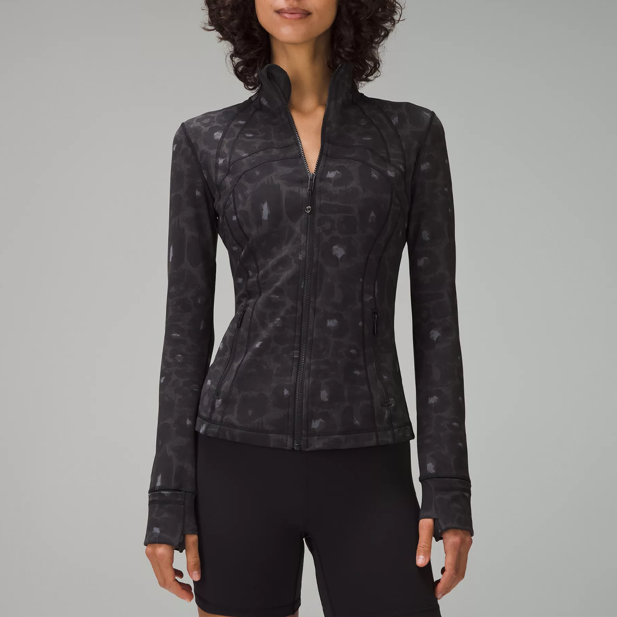 Details for (W) Lululemon 黑豹纹印花标志舒适休闲夹克 LW4CFWS