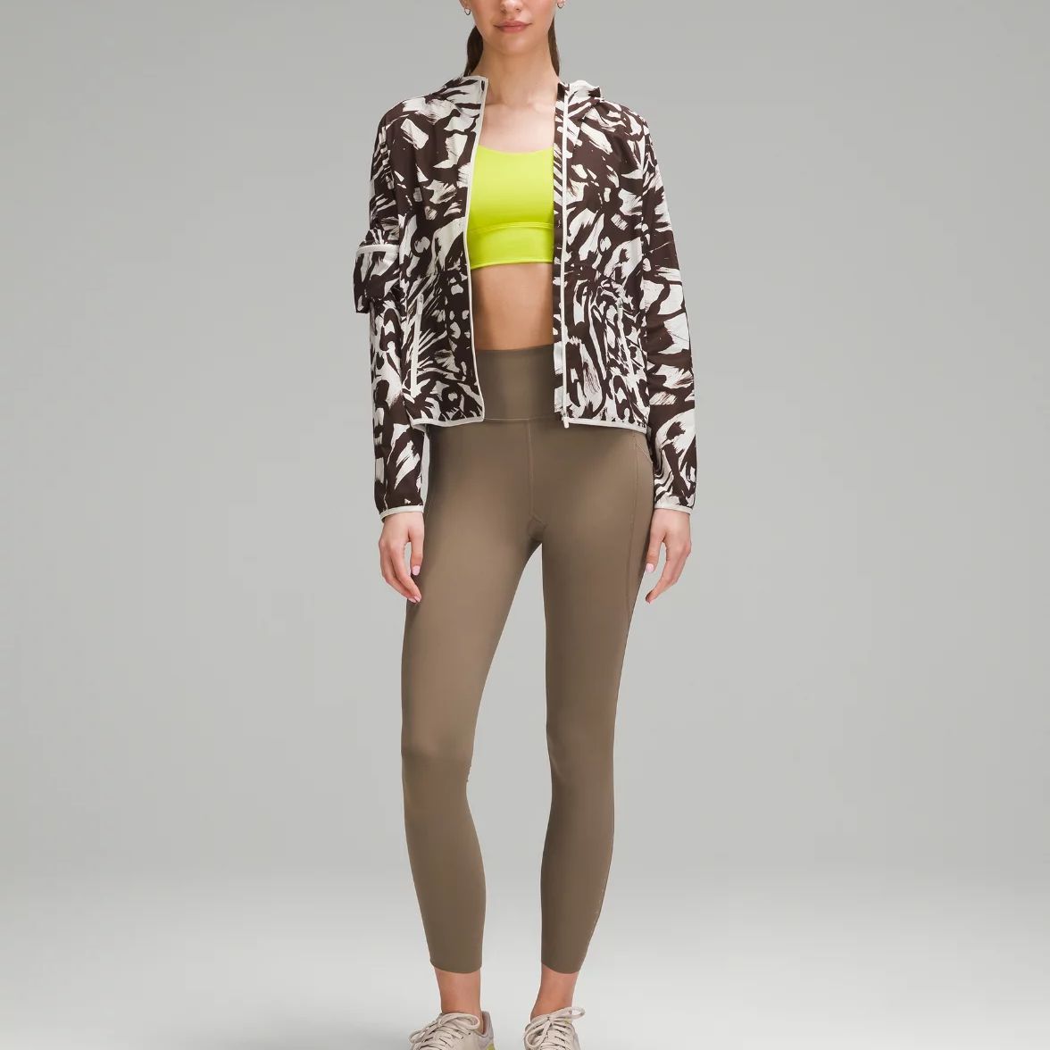 Shop (W) Lululemon 可折叠跑步夹克 全印花连帽轻便外套 LW4CILS