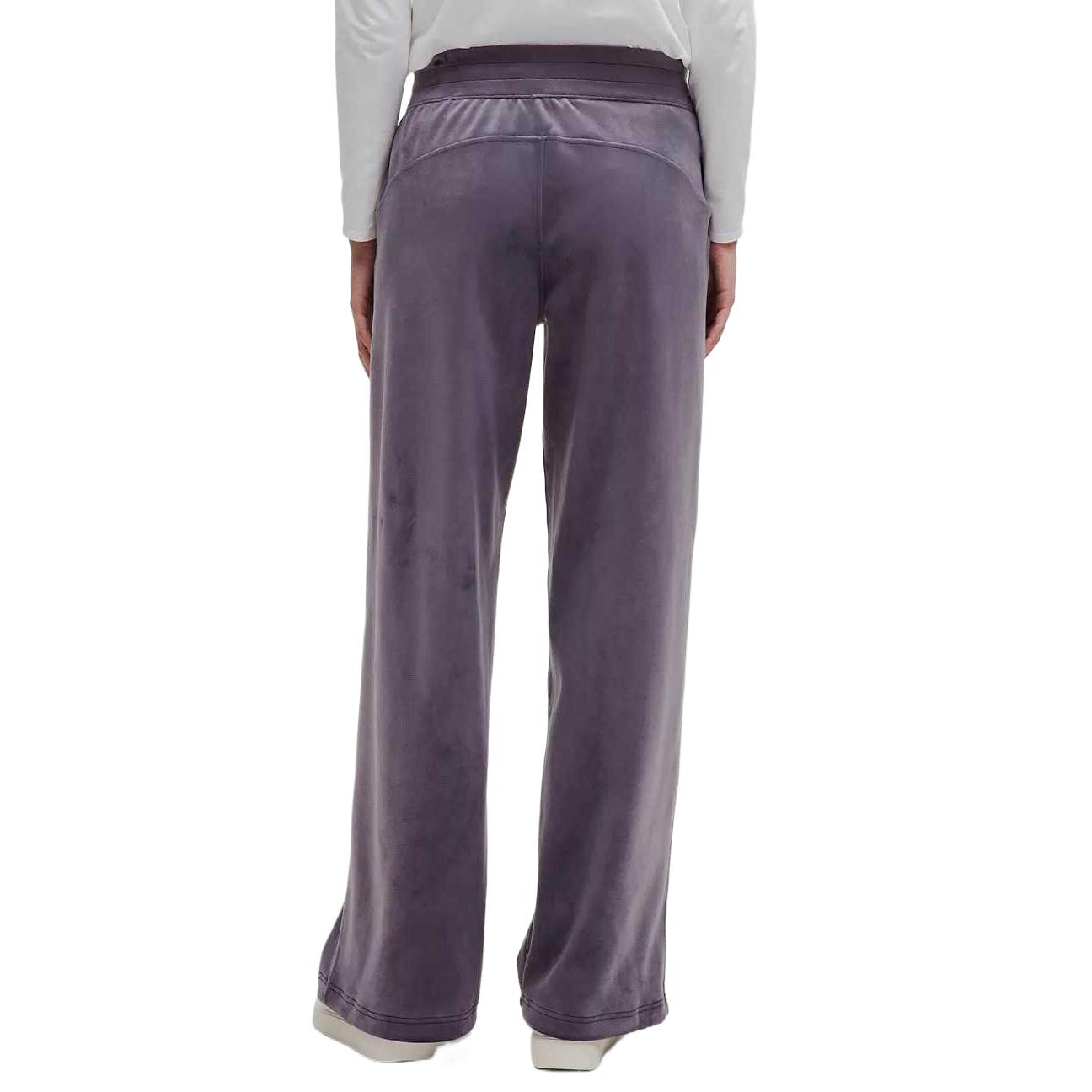 Lookbook (W) Lululemon女款天鹅绒吸汗中腰阔腿裤。 LW5GVAS