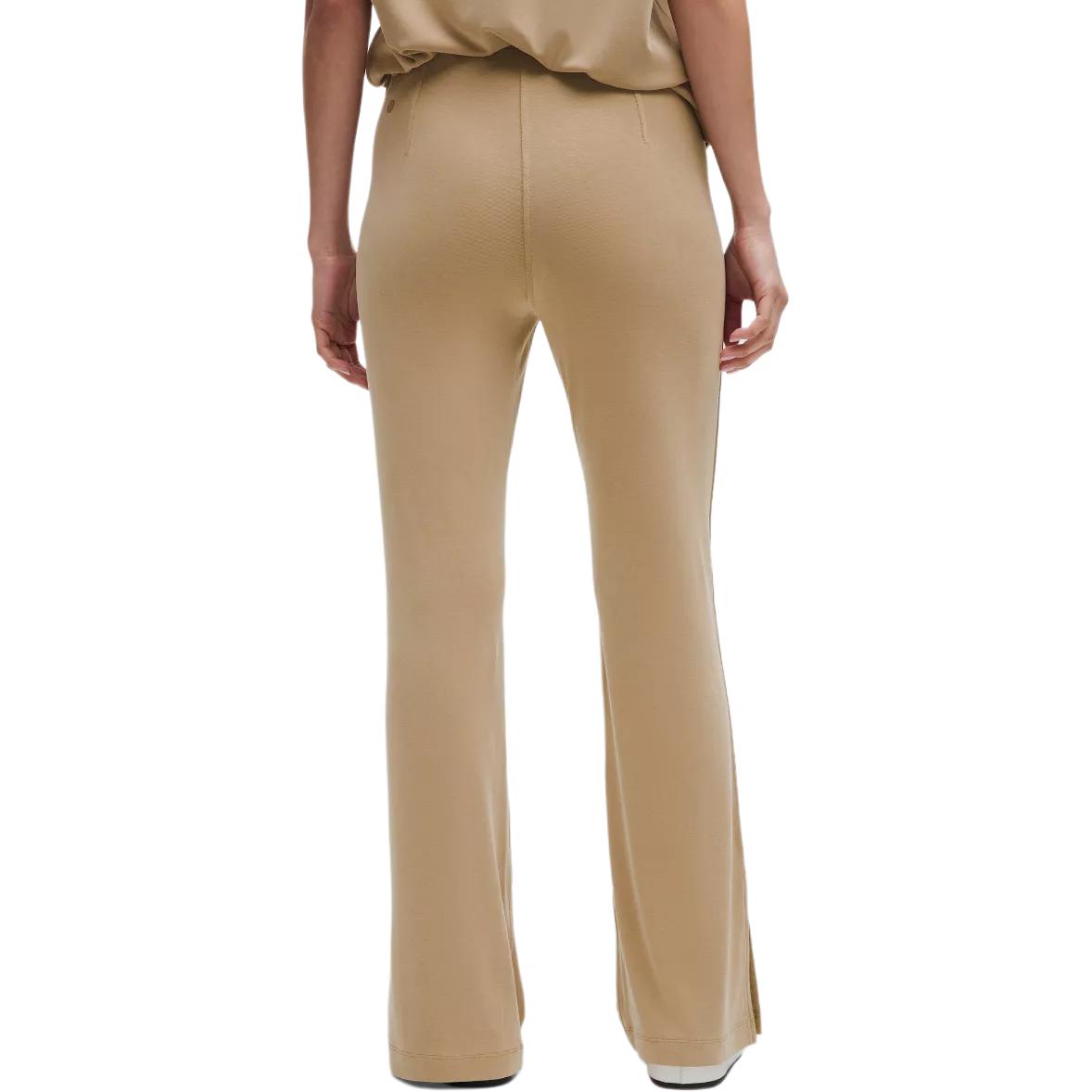 Lookbook (W) Lululemon Softstreme 高彈力輕便喇叭休閒褲 LW5HBFA