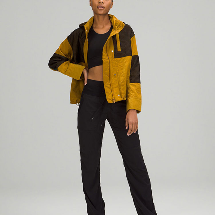 Lookbook (W) Lululemon 防水Glyde™面料可收纳连帽夹克 LW4BOOS