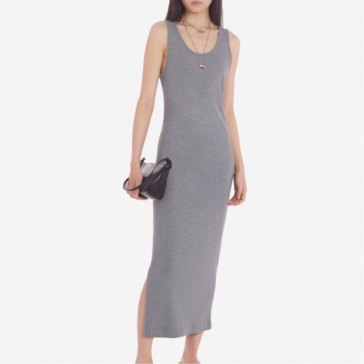 Shop (W) Maison Kitsune SS24 Gaun Maxi Kelabu Ribbed dengan Rekaan Rubah Kecil MW01602KJ0125-H131