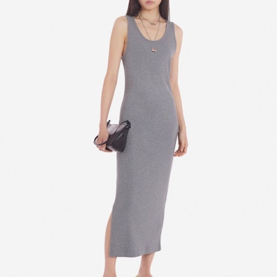 (W) Maison Kitsune SS24 Gaun Maxi Kelabu Ribbed dengan Rekaan Rubah Kecil MW01602KJ0125-H131 Shop (W) Maison Kitsune SS24 Gaun Maxi Kelabu Ribbed dengan Rekaan Rubah Kecil MW01602KJ0125-H131