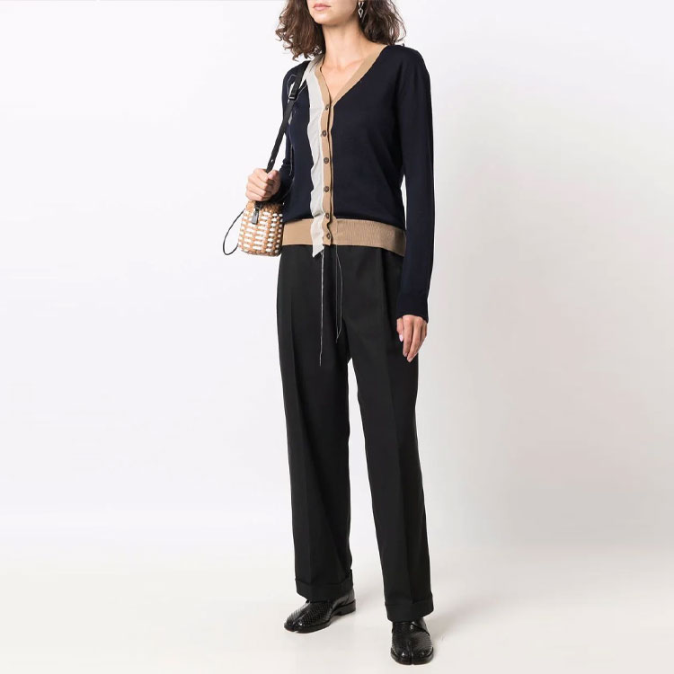 Lookbook (W) Cárdigan de lana azul con cuello en V Maison Margiela FW21. S51HA1122S17800002F