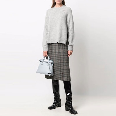 (W) Suéter de Lana Gris Maison Margiela FW21 con Logo y Estilo Desgastado. S51GP0200S17486857M Lookbook (W) Suéter de Lana Gris Maison Margiela FW21 con Logo y Estilo Desgastado. S51GP0200S17486857M