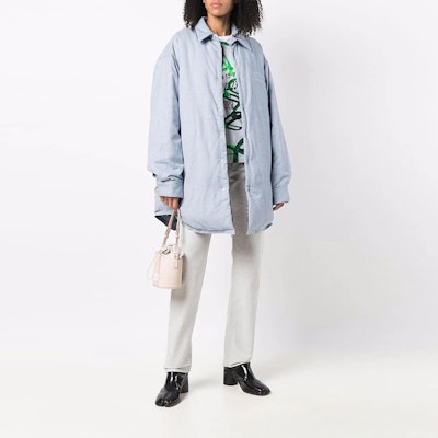 (W) メゾンマルジェラ FW21 ルーズフィット ブルーシャツスタイルジャケット S51DL0378S54192492F Lookbook (W) メゾンマルジェラ FW21 ルーズフィット ブルーシャツスタイルジャケット S51DL0378S54192492F