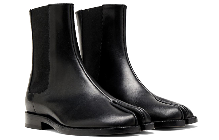 Lookbook (W) Bottes Noires en Cuir Maison Margiela à Bout Carré Mode Décontractée. S58WU0275P3292T8013