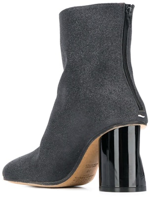 (W) 메종 마르지엘라 블랙 가죽 앵클 부츠 (curved heel) S39WU0139P3048T8013 Lookbook (W) 메종 마르지엘라 블랙 가죽 앵클 부츠 (curved heel) S39WU0139P3048T8013