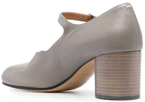 Maison Margiela梅森瑪吉拉 牛皮 時尚搭扣 粗根 高筒鞋 8cm 女款 灰色 Lookbook Maison Margiela梅森瑪吉拉 牛皮 時尚搭扣 粗根 高筒鞋 8cm 女款 灰色