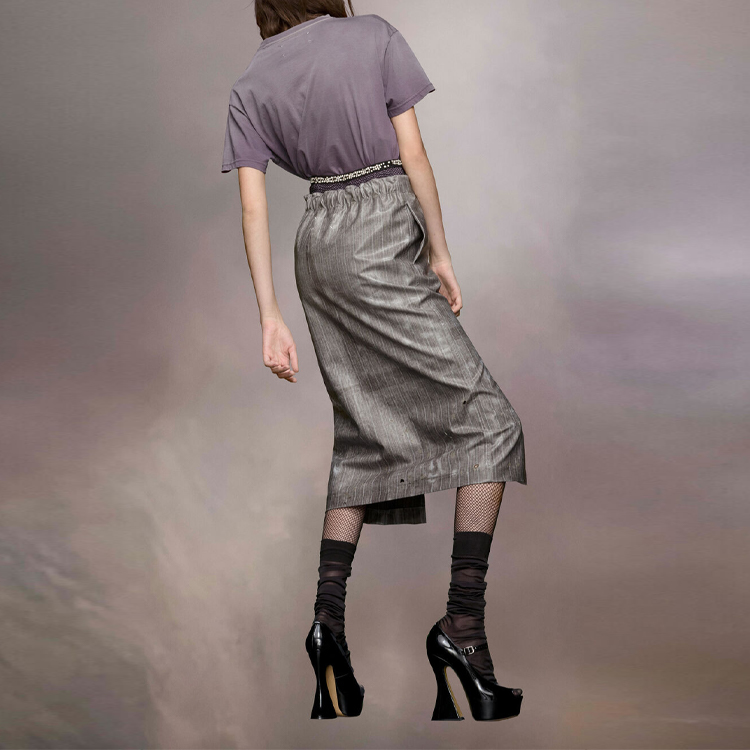 Shop (W) Maison Margiela Kaos Ungu Oversized Logo Terbalik SS24. S51GC0526S20079-969