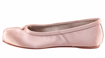 (Women) Maison Margiela Satin Tabi Ballerina Shoe Powder Pink S58WZ0117P5125T4104 (Women) Maison Margiela Satin Tabi Ballerina Shoe Powder Pink S58WZ0117P5125T4104