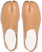 梅森馬吉拉 Maison Margiela Tabi 皮革分趾套穿式平底鞋 女款 裸棕色 Lookbook 梅森馬吉拉 Maison Margiela Tabi 皮革分趾套穿式平底鞋 女款 裸棕色