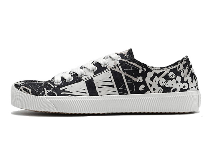 (W) Maison Margiela Tabi 'Black Graffiti'