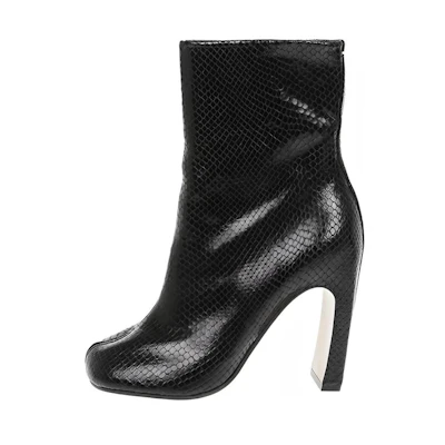 (W) Maison Margiela Tabi 'Black Leather Ankle Boot'