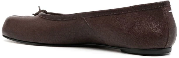Shop Maison Margiela梅森馬吉拉 Tabi 牛皮 套穿式 平底鞋 女款 棕色