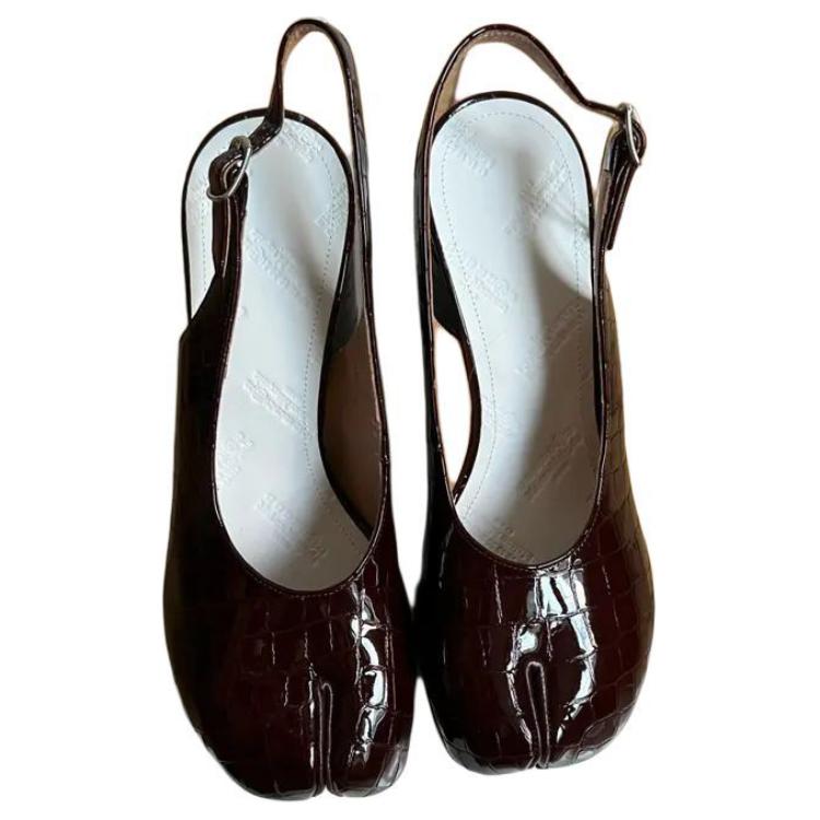 Shop (W) Maison Margiela Tabi 'Burgundy Buckle' Sepatu pria wanita Burgundy Buckle S39WL0113P3837T2271