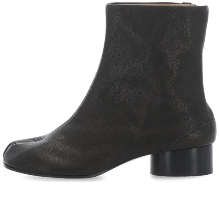women-maison-margiela-tabi-distressed-black-leather-boot-s58-wu-0273-pr-058-t8013